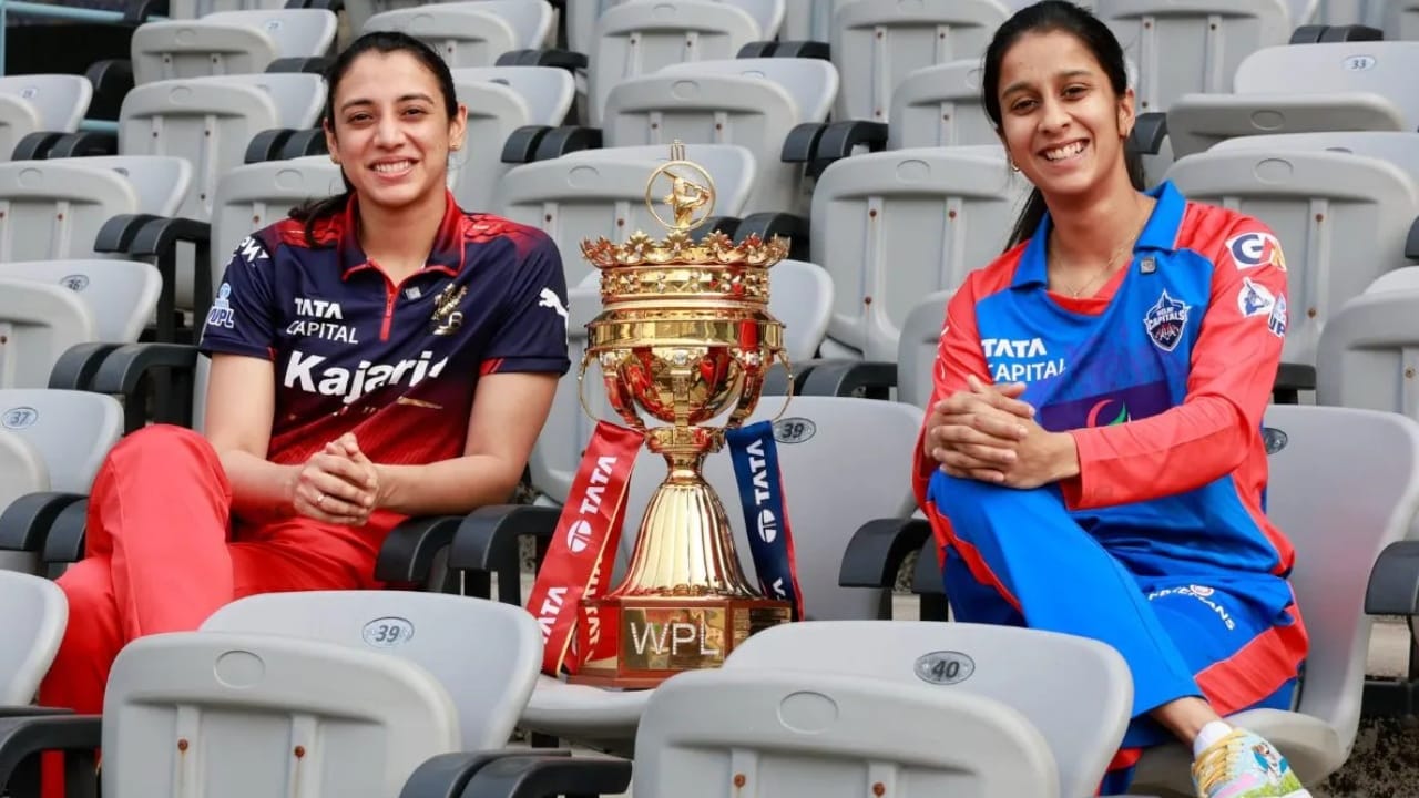 WPL 2026 Final : ఫైనల్ పోరుకు రంగం సిద్ధం..టాస్ గెలిచి బౌలింగ్ ఎంచుకున్న ఆర్సీబీ.. ఇరు జట్ల ప్లేయింగ్ ఎలెవన్ ఇదే