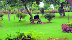 గుట్టుపైకి ఏకాంతంగా లవర్‌తో.. కట్ చేస్తే..