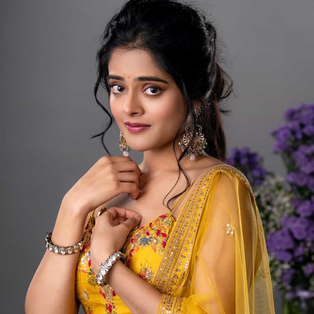 ఈ బ్యూటీ హిందీ, మరాఠీ, మళయాళ ఇలా చాలా భాషల్లో వెబ్ సిరీస్లలో నటించి మెప్పించింది. అంతే కాకుండా పలు సినిమాల్లో కీలక పాత్రల్లో కూడా నటించి మెప్పించింది. తన అందంతో నటనతో ఎంతో మంది అభిమానుల మనసు దోచుకుంది.