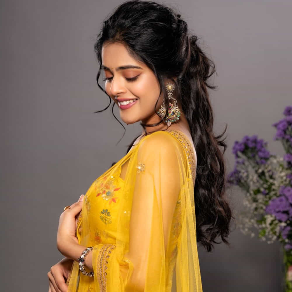 రిద్ధి కుమార్.. లవర్ సినిమాతో చలన చిత్ర అరంగేట్రం చేసింది. రాజ్ తరుణ్ సరసన కథానాయకిగా ఈ మూవీలో అందం, అభినయంతో కట్టిపడేసింది. చాలా కాలం గ్యాప్ తీసుకున్న తర్వాత ప్రభాస్ నటించిన రాధేశ్యామ్ సినిమాలో కీలకపాత్రలో కనిపించింది రిద్ధి.