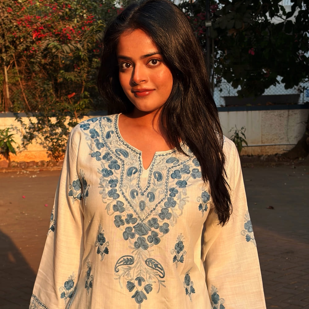 రిద్ది కుమార్.. లవర్ సినిమాతో ఇండస్ట్రీలోకి అరంగేట్రం చేసింది. యంగ్ హీరో రాజ్ తరుణ్ సరసన కథానాయకిగా ఈ మూవీలో అందం, అభినయంతో కట్టిపడేసింది రిద్ది కుమార్. చాలా కాలం గ్యాప్ తీసుకున్న తర్వాత ప్రభాస్ నటించిన రాధేశ్యామ్ సినిమాలో కీలకపాత్రలో కనిపించింది రిద్ది కుమార్.