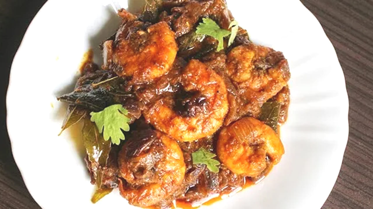 
కావాల్సిన పదార్థాలు: అర కిలో గోంగూర,  అర కిలో రొయ్యలు, ఉల్లిపాయ చిన్నది,  ఒక టేబుల్ స్పూన్ వెల్లుల్లి పేస్టు,  పచ్చిమిర్చి - అర టీ స్పూన్ ధనియాల పొడి, ఒక టేబుల్ స్పూన్ పసుపు,  అర టీ స్పూన్ మసాలా పొడి , రుచికి సరి పడినంత ఉప్పు, నూనెను తీసుకోవాలి. 