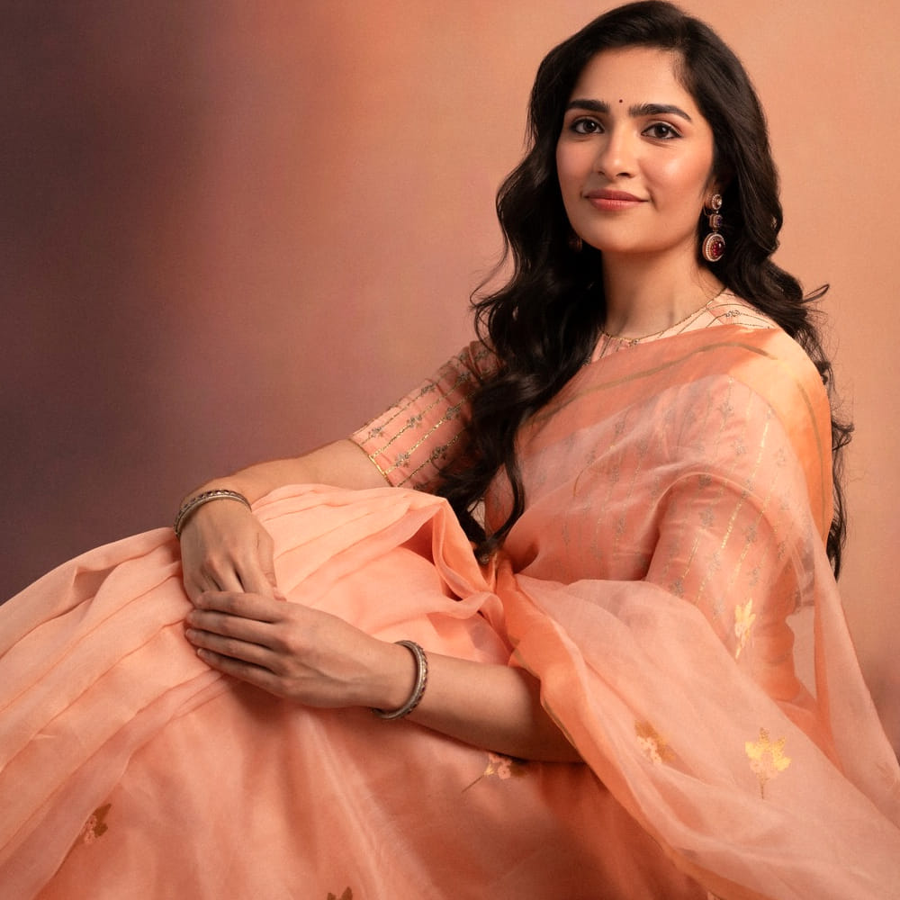 సప్త సాగరాలు దాటి సినిమాతో మంచి క్రేజ్ సంపాదించుకుంది. కన్నడలో వరుస సినిమాల్లో నటించిన ఈ బ్యూటీకి ఇప్పుడు తెలుగులో అవకాశాలు క్యూ కట్టాయి. ఒక్క సినిమాతోనే తెలుగువారి హృదయాలు గెలుచుకుంది ఈ అందాల భామ.