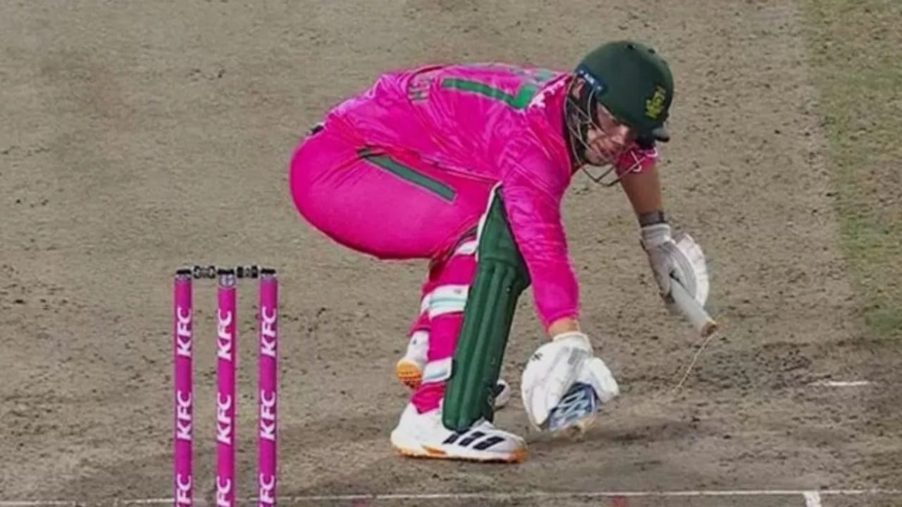 Cricket Drama : క్రికెట్ చరిత్రలో వింత రన్ అవుట్..బ్యాట్ విరిగింది..కొంప మునిగింది