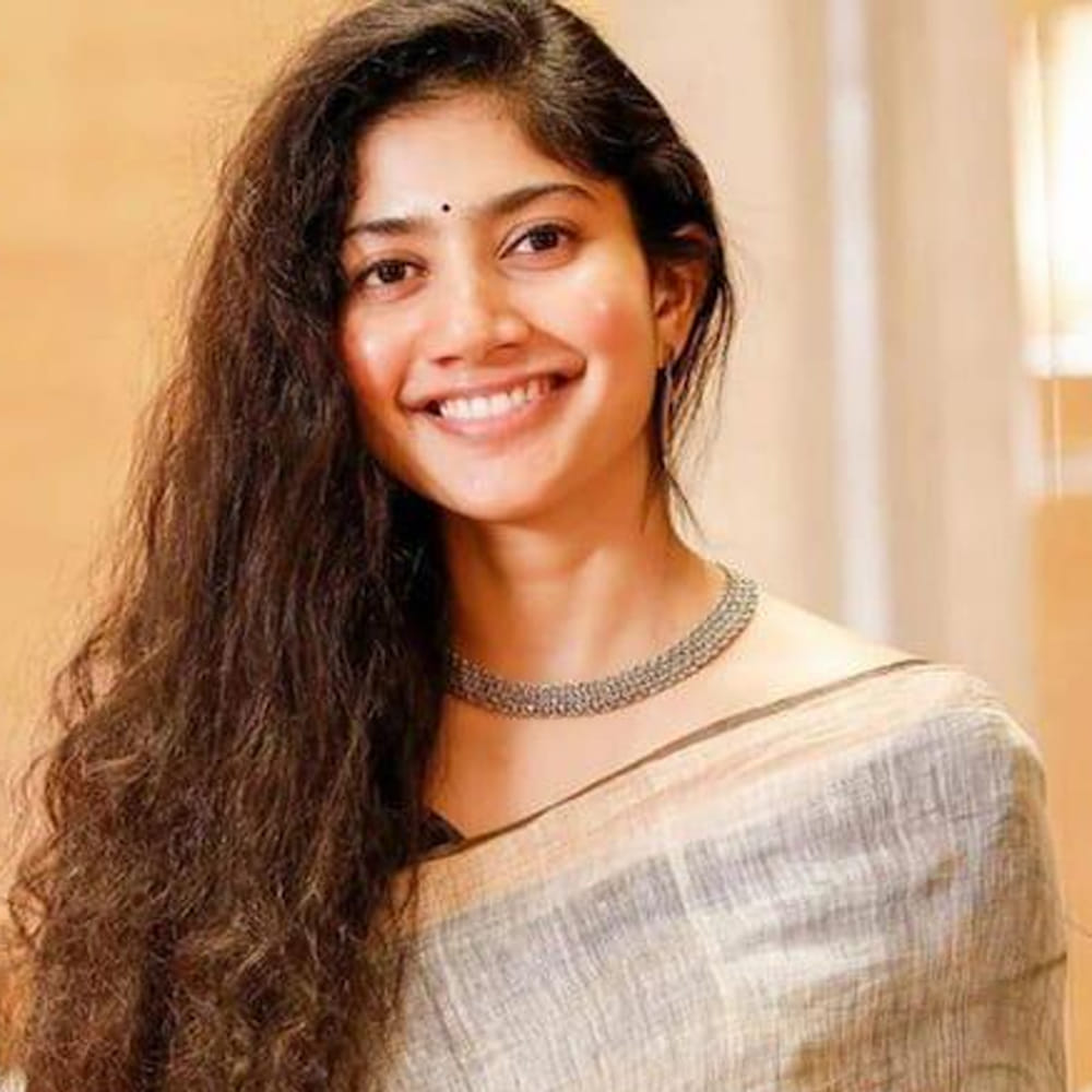 అలాగే రణబీర్ కపూర్ చిత్రం రామాయణంలో సీత పాత్రను పోషిస్తుంది. ఈ చిత్రానికి ఆమె రూ.10 కోట్లు తీసుకుంటున్నట్లు సమాచారం. అలాగే ఇప్పుడు మళ్లీ ఆమె ధనుష్ జతగా కనిపించనున్నట్లు సమాచారం. మారి తర్వాత ధనుష్, సాయి పల్లవి జతకట్టడం ఇది రెండోసారి. 