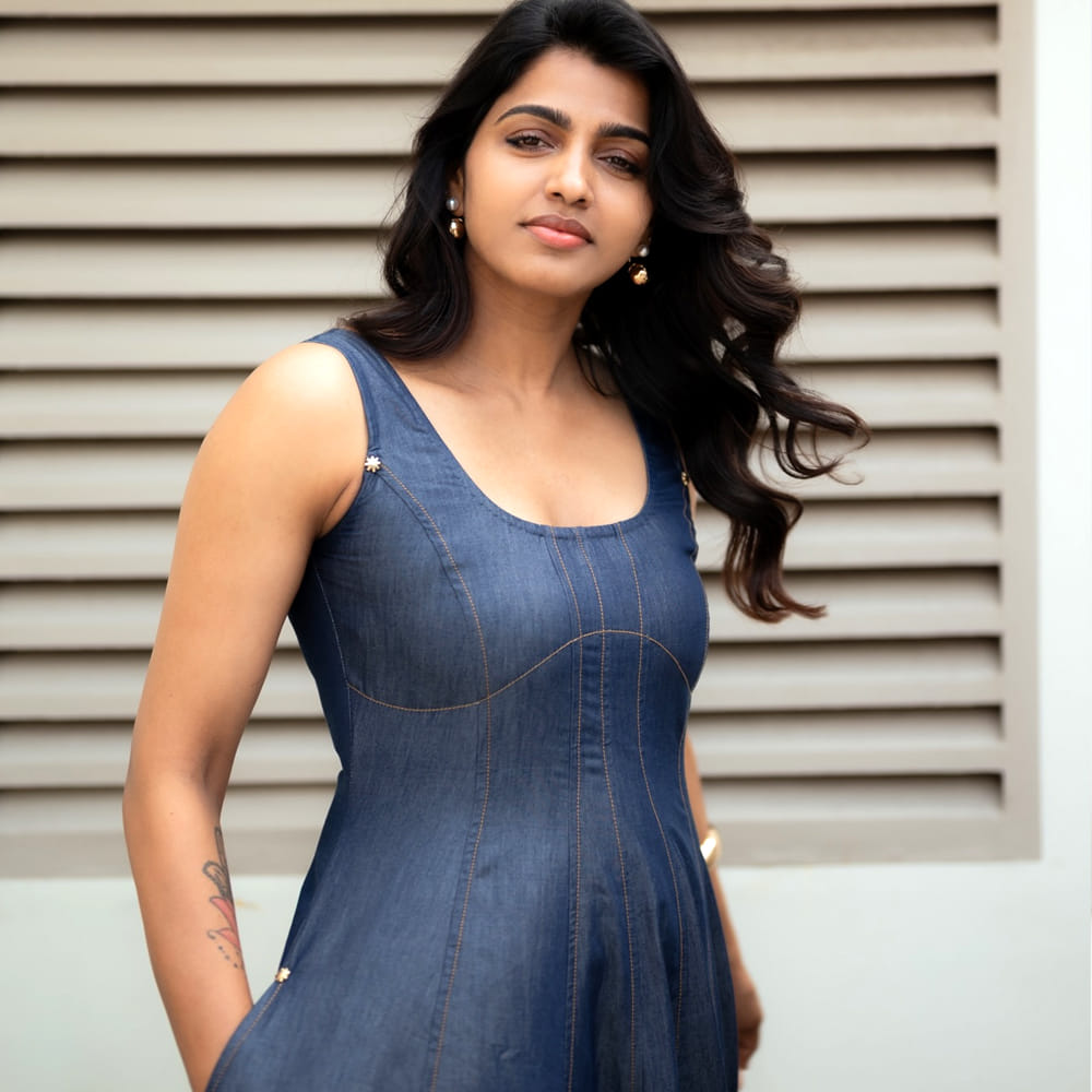 అందం అభినయం ఉన్న ధన్సికాకు అదృష్టం మాత్రం కలిసి రావడం లేదు. ఈ అమ్మడు నటించిన సినిమాలు అంతగా ఆకట్టుకోలేకపోతున్నాయి. ఇక తెలుగులో వాలుజడ, షికారు, అంతిమ తీర్పు వంటి సినిమాలు చేసింది. కానీ అంతగా క్రేజ్ రాలేదు.