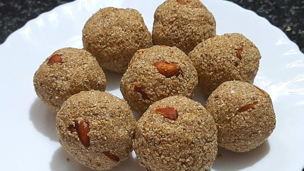 ఇప్పుడు మరో పాన్ తీసుకొని అందులో కొంచె నెయ్యి వేసి, తెల్ల నువ్వులు, వేరుశనగ పప్పులు, బాదం, ఎండు ద్రాక్ష వేసి దోరగా వేయించుకోవాలి. తర్వాత వీటిని పక్కన పెట్టి, అదే పాన్‌లో మరో టీ స్పూన్ నెయ్యి వేసి, మనం మిక్సీ పట్టుకున్న పిండిని దోర దోరగా వేయించి పక్కన పెట్టుకోవాలి.