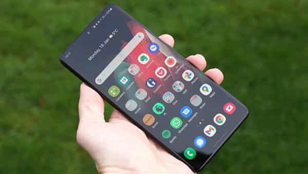 Samsung ఫోన్ యూజర్లకు బిగ్ షాక్! ఆ సిరీస్లోని ఫోన్కు అప్డేట్లు నిలిపివేసిన కంపెనీ!