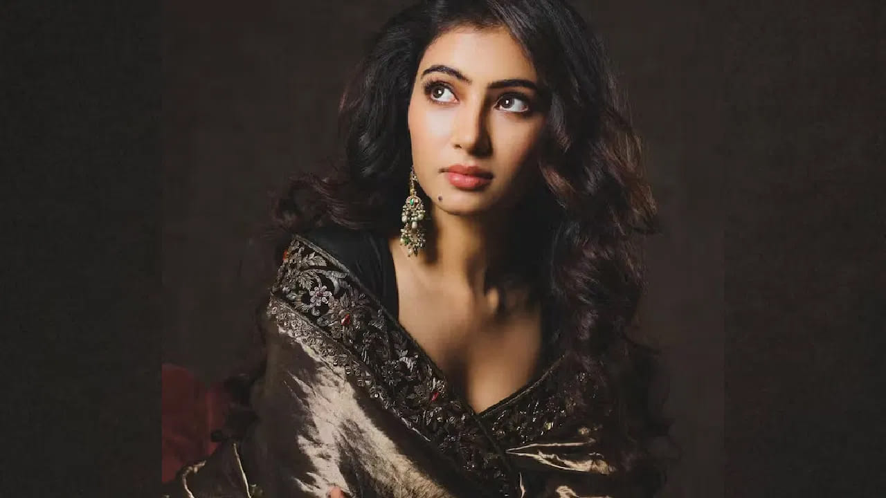 చీర కట్టులో సారా వివిధ భంగింమల్లో కిల్లర్ పోజులు ఇచ్చింది. ఈ ఫోటోలు షేర్ చేసిన వెంటనే సోషల్ మీడియాలో వైరల్‌గా మారాయి.