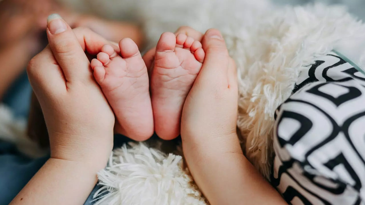 అలీగఢ్లో అరుదైన జననం.. ఒకే గుండె, రెండు తలలతో కవలలు! బిడ్డల రూపం చూసి తల్లి