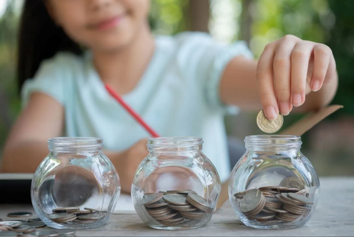 Money Saving tips for Kids: పిల్లలకు డబ్బు విలువ తెలుసా? చిన్నప్పుడే పొదుపు నేర్పకపోతే భవిష్యత్తులో భారీ మూల్యం! 