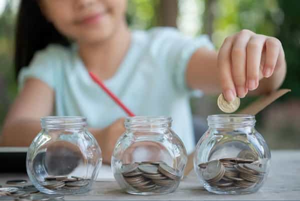 Money Saving tips for Kids: పిల్లలకు డబ్బు విలువ తెలుసా? చిన్నప్పుడే పొదుపు నేర్పకపోతే భవిష్యత్తులో భారీ మూల్యం!