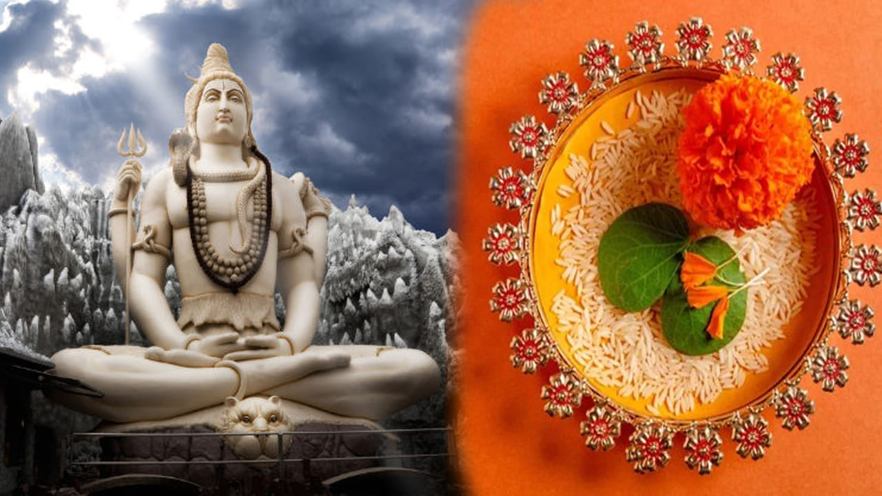 అదే విధంగా శివ పూజ చేసే సమయంలో మనసును నిశ్చలంగా ఉంచుకోవాలి. స్వచ్చమైన మనసుతో పూజ చేయాలి. అంతే కాకుండా శివుడికి సమర్పించే ఏ వస్తువులైనా సరే విరిగినవిగా ఉండకూడదు, శివ పూజలో వాడే అక్షింతలు విరగకుండా ఉన్నవి మాత్రమే ఉపయోగించాలి.