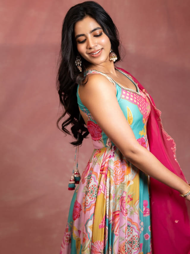 గ్లామర్ టచ్ ఇస్తున్న కాత్యాయని.. అందాలతో కట్టిపడేస్తున్న శివాని..