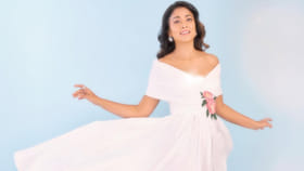 తల్లైనా తరగని అందం.. వైట్ డ్రెస్‌లో శ్రియా అదిరిపోయే ఫొటోస్!