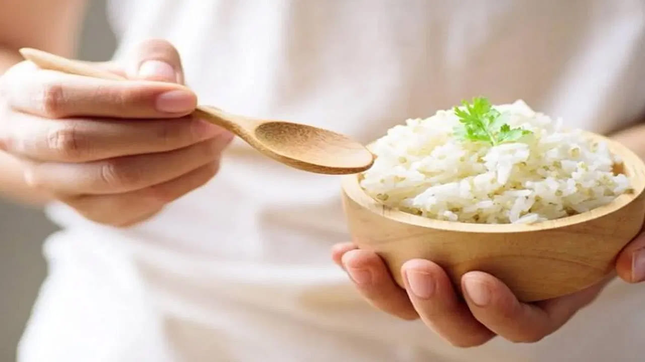 ఇవి తింటే మంచిది: మల్టీగ్రెయిన్ రోటీ తింటే ఫైబర్ అధికంగా ఉండటం వల్ల త్వరగా జీర్ణమవుతుంది. బియ్యంతో పోలిస్తే క్వినోవా - మిల్లెట్స్‌లో కార్బోహైడ్రేట్లు తక్కువ, ప్రోటీన్లు ఎక్కువ. చిరుధాన్యాలు ఆరోగ్యానికి ఎంతో మేలు చేస్తాయి.
