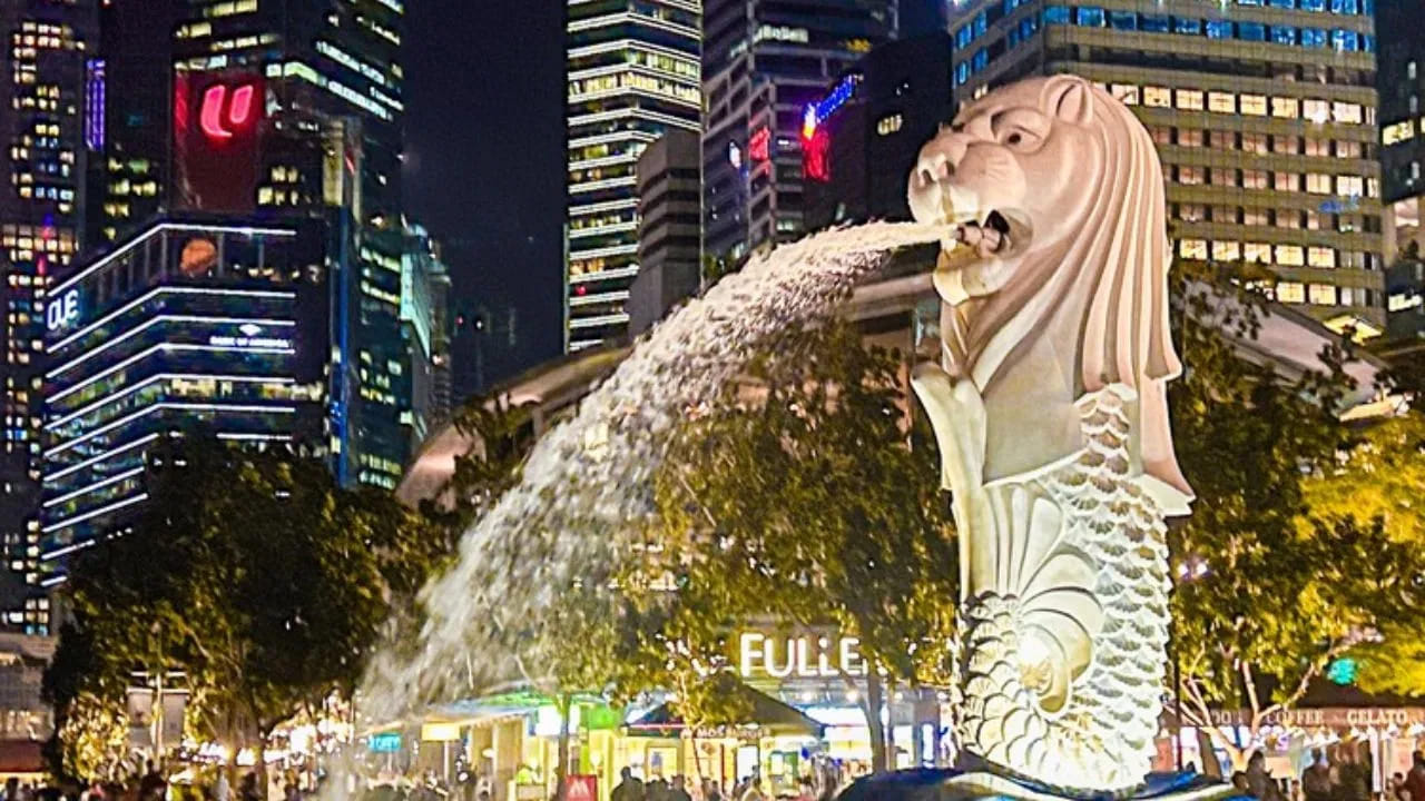  సింగపూర్ కూడా హ్యాపీనెస్ ఇండెక్స్‌లో చాలా ఉన్నత స్థానంలో ఉంది. జ్యూరిచ్, కోపెన్‌హాగన్ తర్వాత సింగపూర్ ఆసియాలో మూడవ స్థానంలో ఉంది. 2025 వరల్డ్ హ్యాపీనెస్ ఇండెక్స్ ప్రకారం, సింగపూర్ దాదాపు 34వ స్థానంలో ఉంది.