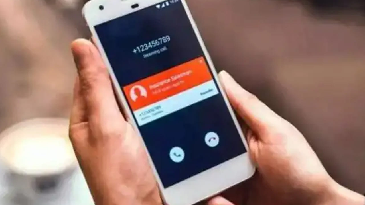 ఈ క్రమంలో స్పామ్ కాల్స్‌కు చెక్ పెట్టేందుకు ట్రాయ్ కఠిన నిబంధనలు అమలు చేస్తోంది. ఈ క్రమంలో బ్యాంకింగ్, ఆర్ధిక సంస్థలకు ఒకే సిరీస్ నెంబర్లను కేటాయించింది. ఇక నుంచి ఆర్ధిక సంస్థలు కస్టమర్లకు 1600 సిరీస్ నెంబర్ నుంచే కాల్స్ చేయాలని ఆదేశాలు జారీ చేసింది. ఈ మేరకు బ్యాంకింగ్, బీమా, ఫైనాన్షియల్ సంస్థలకు ఆదేశించింది.
