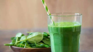 Premature Greying: లేత వయసులోనే జుట్టు తెల్లబడి పెద్దవారిలా కనిపిస్తున్నారా? ఇలా ఎందుకు జరుగుతుందంటే..