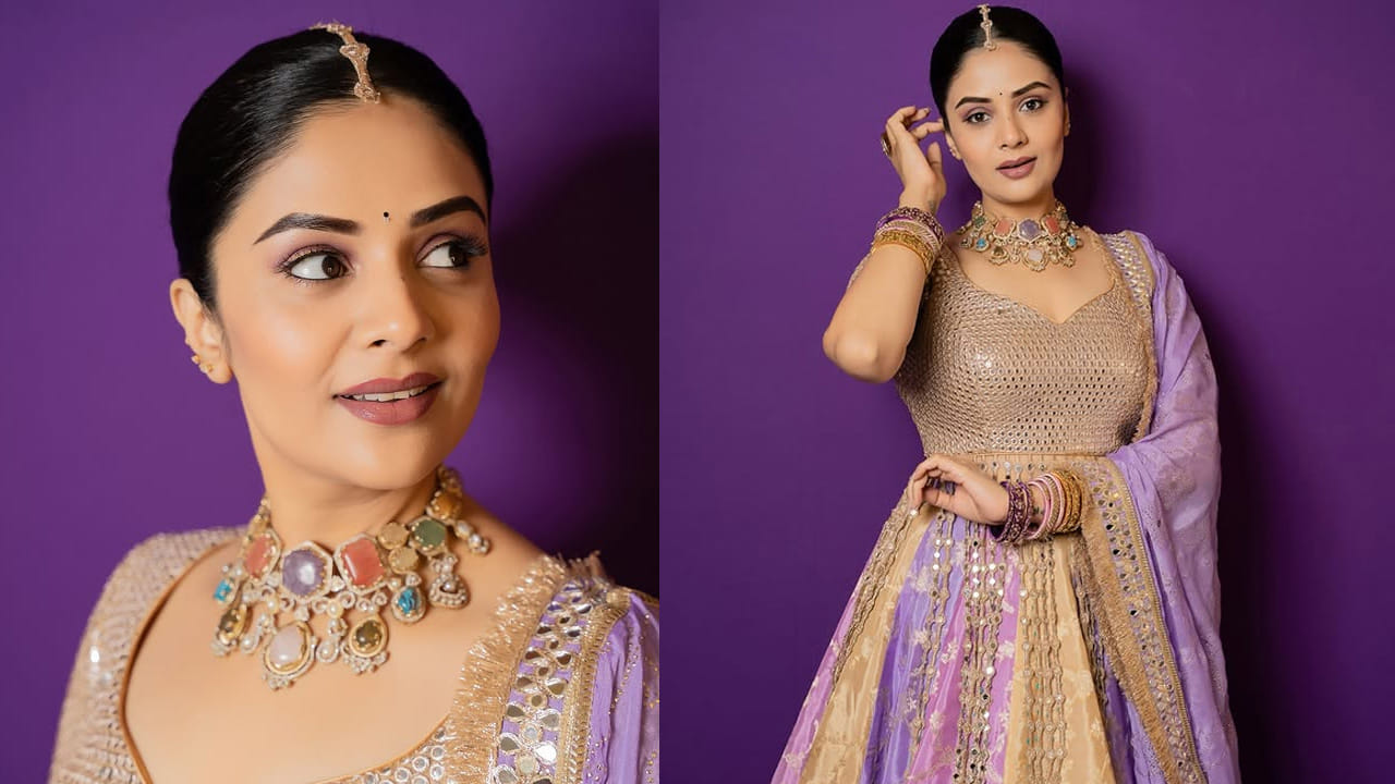 బుల్లితెరపై వరసగా షోలు, ఈవెంట్స్ చేస్తూ ఫుల్ బిజీగా గడిపేస్తుంది ఈ ముద్దుగుమ్మ. పటాస్ ప్రోగ్రాం ద్వారా తెలుగు అభిమానులకు పరిచయం అయిన ఈ చిన్నది, తెలుగు బిగ్గెస్ట్ రియాల్టీ షో బిగ్ బాస్ ద్వారా మంచి గుర్తింపు సంపాదించుకుంది.