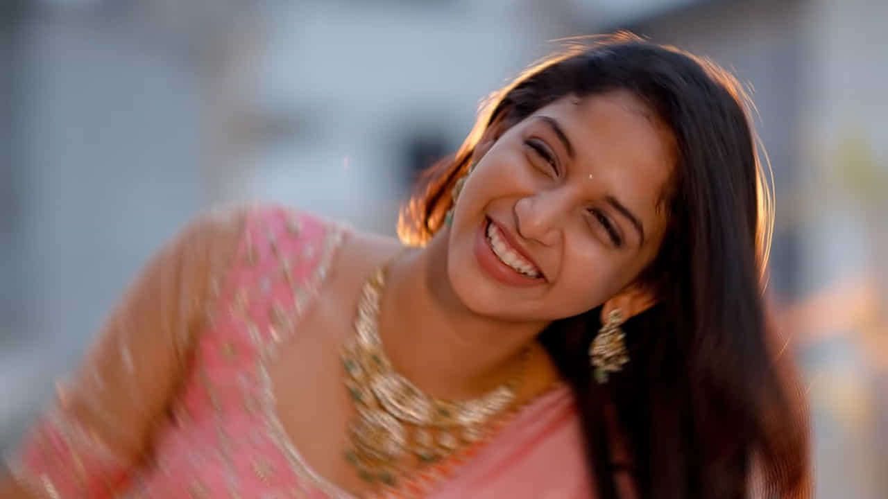 ప్రస్తుతం ఈ బ్యూటీ చేతిలో రెండు మూడు సినిమాలు ఉన్నట్లు సమాచారం. ఈ బ్యూటీ త్వరలో హైకూ అనే సినిమాతో అభిమానుల ముందుకు రానుంది. అంతే కాకుండా కోర్టు మూవీ హీరో సరసన, బ్యాండ్ మేళం అనే మరో సినిమా కూడా చేస్తుంది.
