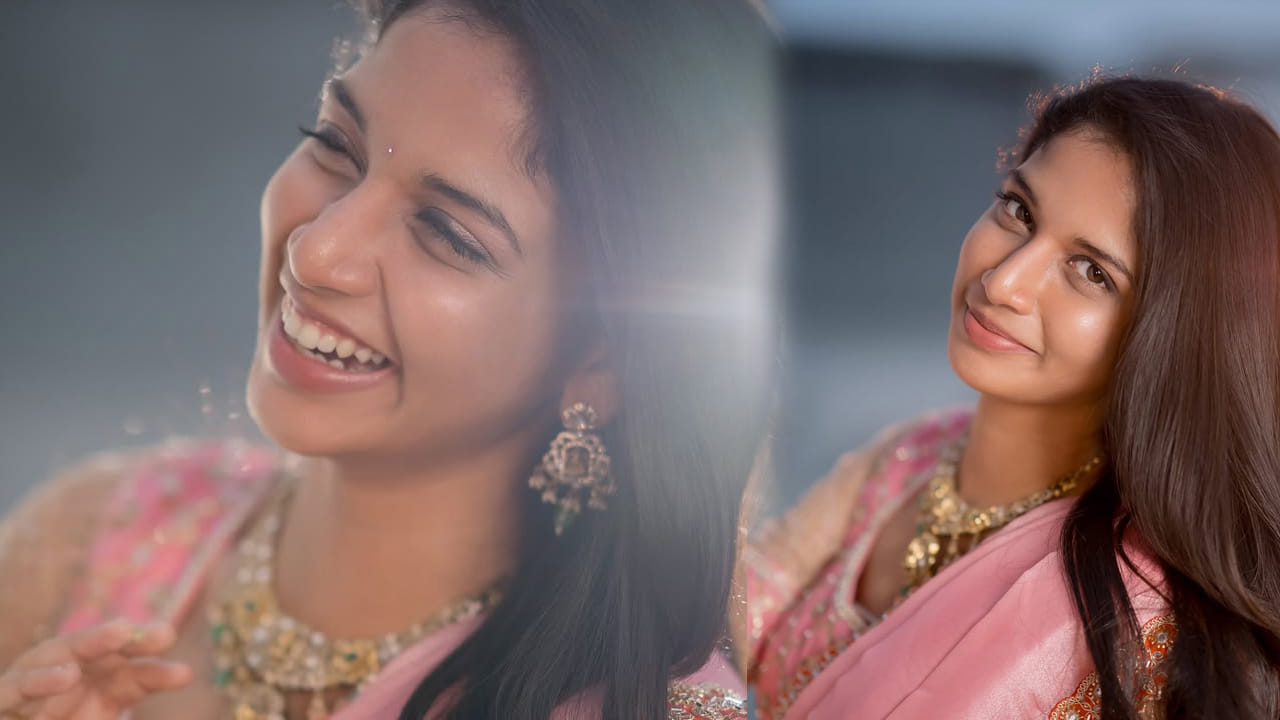 తాజాగా ఈ బ్యూటీ లేత గులాబీ రంగు లెహెంగాలో ఉన్న అదిరిపోయే ఫొటోస్ షేర్ చేసింది. ఇవి నెట్టింట తెగ వైరల్ అవుతున్నాయి. మరి మీరు కూడా ఈ ఫెస్‌పై ఓలుక్ వేయండి.