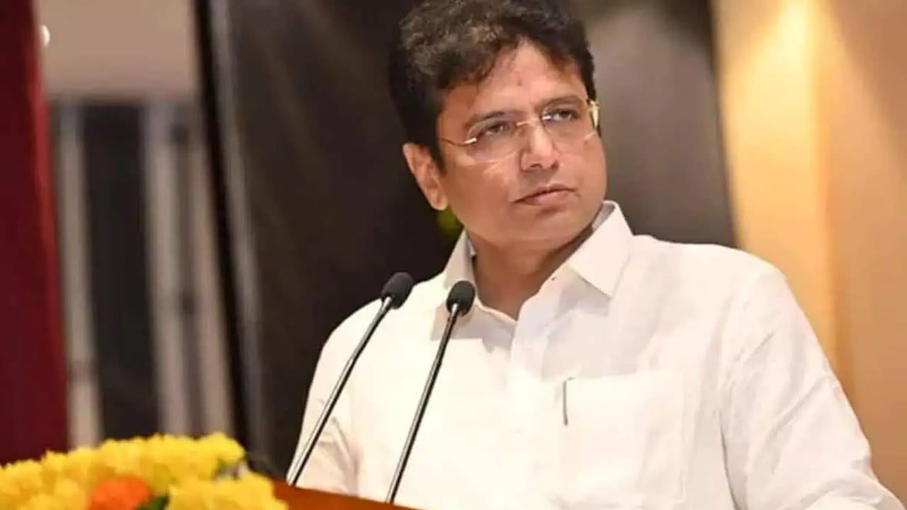 దేశంలోని అనేక రాష్ట్రాలకు నిధులు కేటాయిస్తున్న కేంద్ర ప్రభుత్వం.. కరీంనగర్‌లోని డంపింగ్ యార్డుకు మాత్రే నిధులు ఇవ్వడం లేదని శ్రీధర్ బాబు విమర్శించారు. కరీంనగర్ మేయర్ స్థానాన్ని తామే గెలుచుకుంటామని, అనంతరం అభివృద్దిపై శ్వేతపపత్రం విడుదల చేస్తామని ప్రకటించారు.
