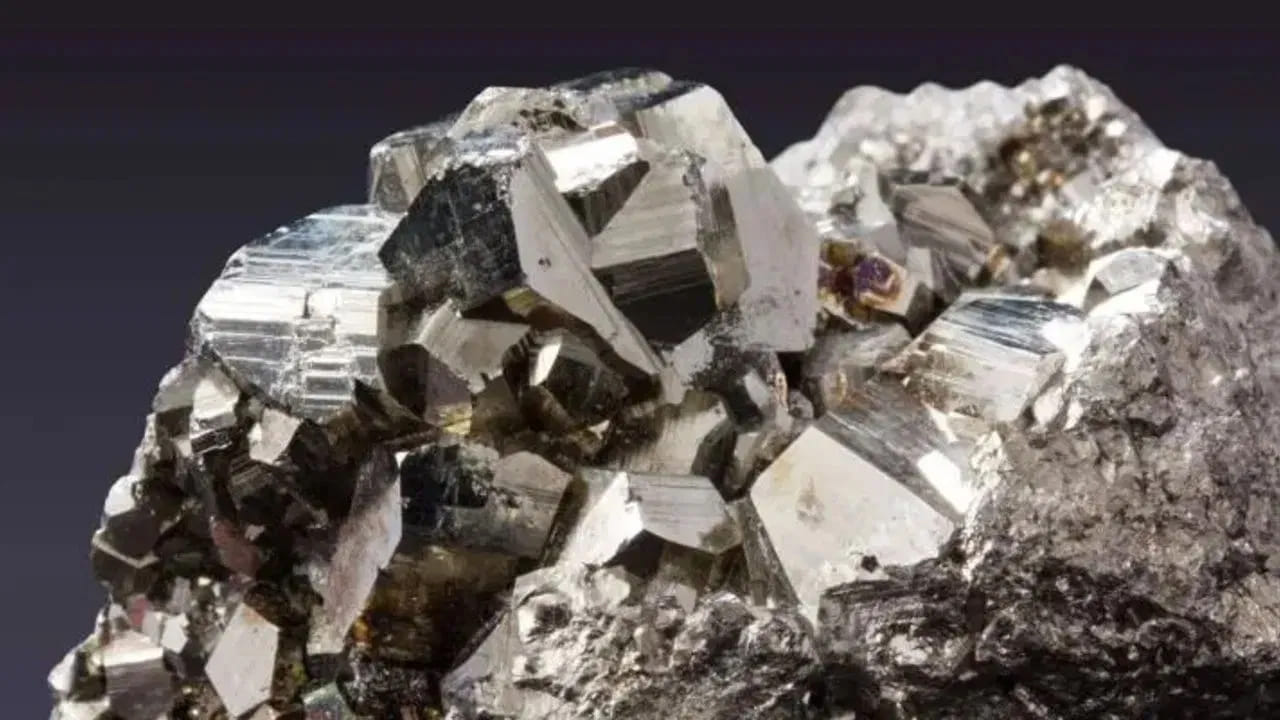 వ్యర్థాల నుంచి వైట్ గోల్డ్ను వెలికి తీస్తున్నారు! ఖనిజాల కొరత తీరుస్తున్న చెత్త కుప్పలు.. ఎలాగంటే?