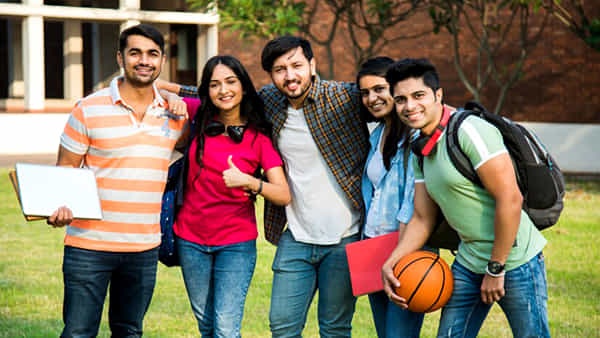 Engineering Colleges: బీటెక్ విద్యార్థులకు గుడ్న్యూస్.. ఫీజులు భారీగా తగ్గించిన ప్రభుత్వం.. ఒకేసారి ఎంతంటే..?