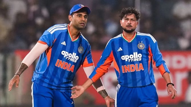 మ్యాచ్‌లో రచ్చ తగ్గకముందే.. మరోసారి గొడవపడిన కుల్దీప్, సూర్య..