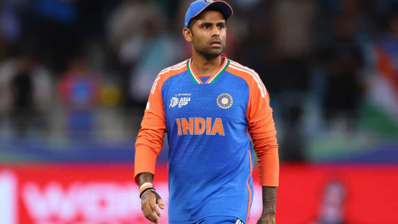 అంతేకాకుండా, సూర్యకుమార్ ను సాధారణంగా విధ్వంసకర స్ట్రోక్ ప్లేయర్ గానే చూస్తామని, కానీ ఈ మ్యాచ్ లో అతను ఒక పక్కా ఫినిషర్ గా మారి పరిస్థితులకు తగ్గట్టుగా ఇన్నింగ్స్ ను నిర్మించిన తీరు విరాట్ కోహ్లీని తలపించిందని హర్మీత్ పేర్కొన్నాడు. విరాట్ కోహ్లీ వంటి దిగ్గజ ఆటగాళ్లలో ఉండే గేమ్ అవేర్నెస్, బాధ్యతను మోసే గుణం ఇప్పుడు సూర్యకుమార్ లో స్పష్టంగా కనిపిస్తున్నాయని, ఇది అనుభవంతో వచ్చిన గొప్ప మార్పు అని ఆయన విశ్లేషించారు.