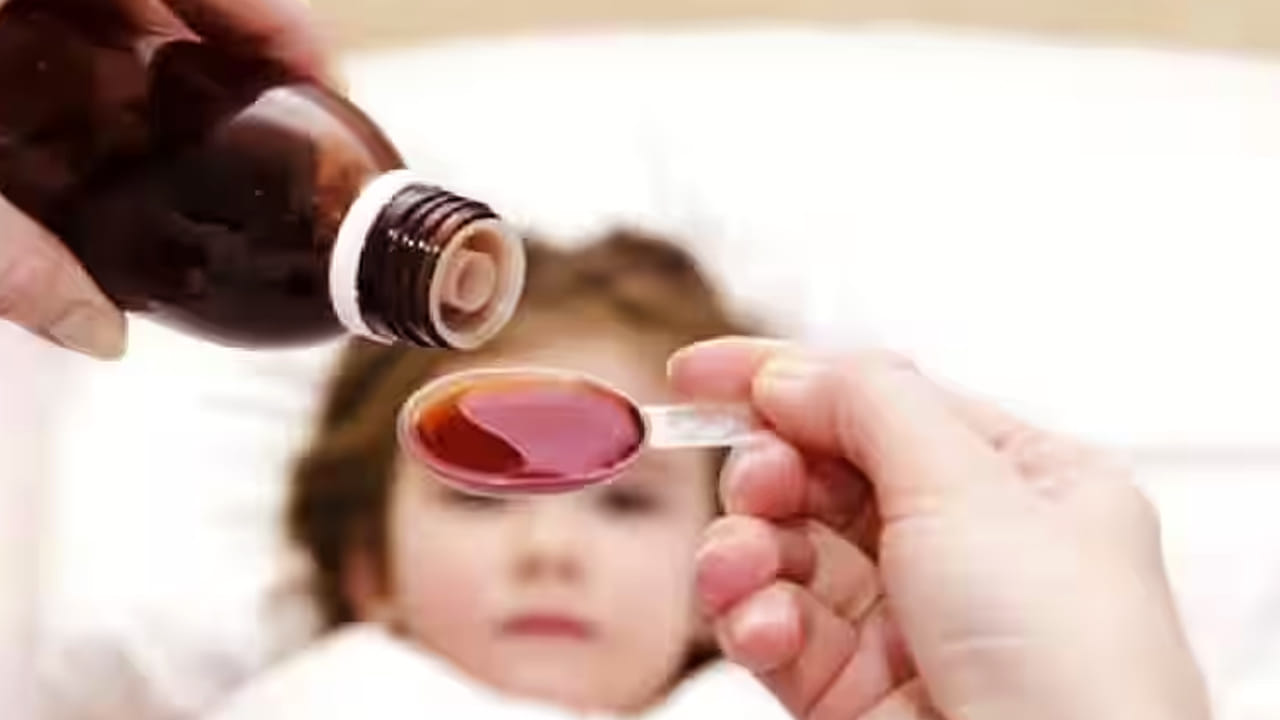 పిల్లలకు సిరప్ పట్టించిన  గంట తర్వాత వాంతు చేసుకుంటే కొంచం ఆలోచించాల్సిన విషయం. మీరు పోసిన సిరప్ వాంతులో కనిపిస్తే మళ్లీ ఇంకోసారి వేయడం మంచిదని వైద్యులు చెబుతున్నారు. 
