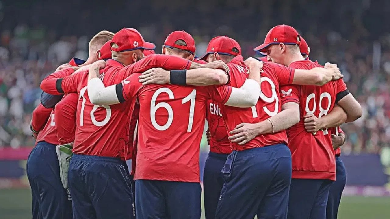 ఇంగ్లాండ్: వెస్టిండీస్‌తో కలిసి గ్రూప్ సి నుంచి సూపర్-8 దశకు చేరుకున్న రెండవ జట్టు ఇంగ్లాండ్. హ్యారీ బ్రూక్ జట్టు నేపాల్, స్కాట్లాండ్, ఇటలీపై గెలిచిన తర్వాత మొత్తం 6 పాయింట్లతో తదుపరి దశకు చేరుకోగలిగింది.
