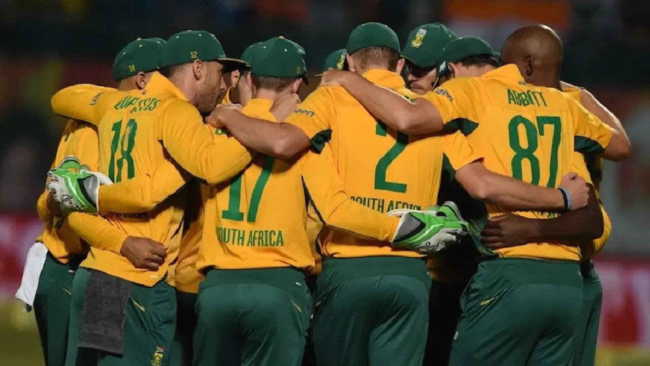 దక్షిణాఫ్రికా: ఈ ప్రపంచ కప్‌లో గ్రూప్ డిలో ఉన్న దక్షిణాఫ్రికా కెనడా, ఆఫ్ఘనిస్తాన్, న్యూజిలాండ్‌లపై విజయాలు నమోదు చేసింది. ఈ మూడు విజయాలతో మొత్తం 6 పాయింట్లు సాధించి సూపర్-8 దశకు చేరుకుంది.