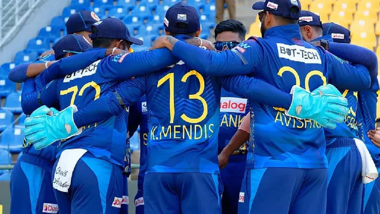 శ్రీలంక: గ్రూప్ బిలో ఉన్న శ్రీలంక ఐర్లాండ్, ఒమన్, ఆస్ట్రేలియాలను ఓడించి మొత్తం 6 పాయింట్లు సాధించింది. దీంతో శ్రీలంక జట్టు సూపర్-8 దశకు చేరుకోవడంలో విజయం సాధించింది. 