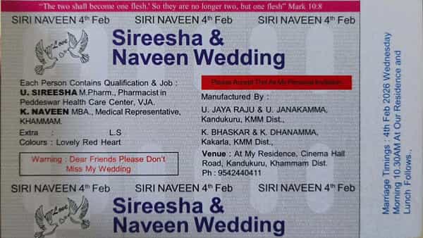 తమ వృత్తిని తెలిపే వెడ్డింగ్ కార్డు.. వినూత్న రీతిలో వివాహ ఆహ్వానం పలుకుతున్న వధూవరులు..
