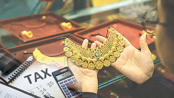 Tax Rules: బంగారం, షేర్లు వారసత్వంగా పొందితే మీరు ఏ పన్నులు చెల్లించాలి? రూల్స్ ఏంటి?