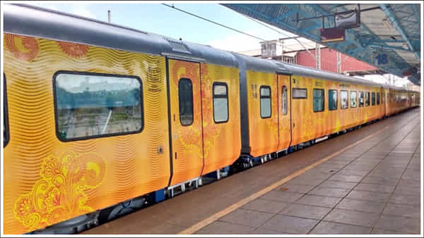 Indian Railways: 200 కి.మీ వేగంతో ప్రయాణించే దేశంలోనే మొట్టమొదటి రైలు.. విమానం లాంటి సౌకర్యాలు.. మరోసారి వార్తల్లో..