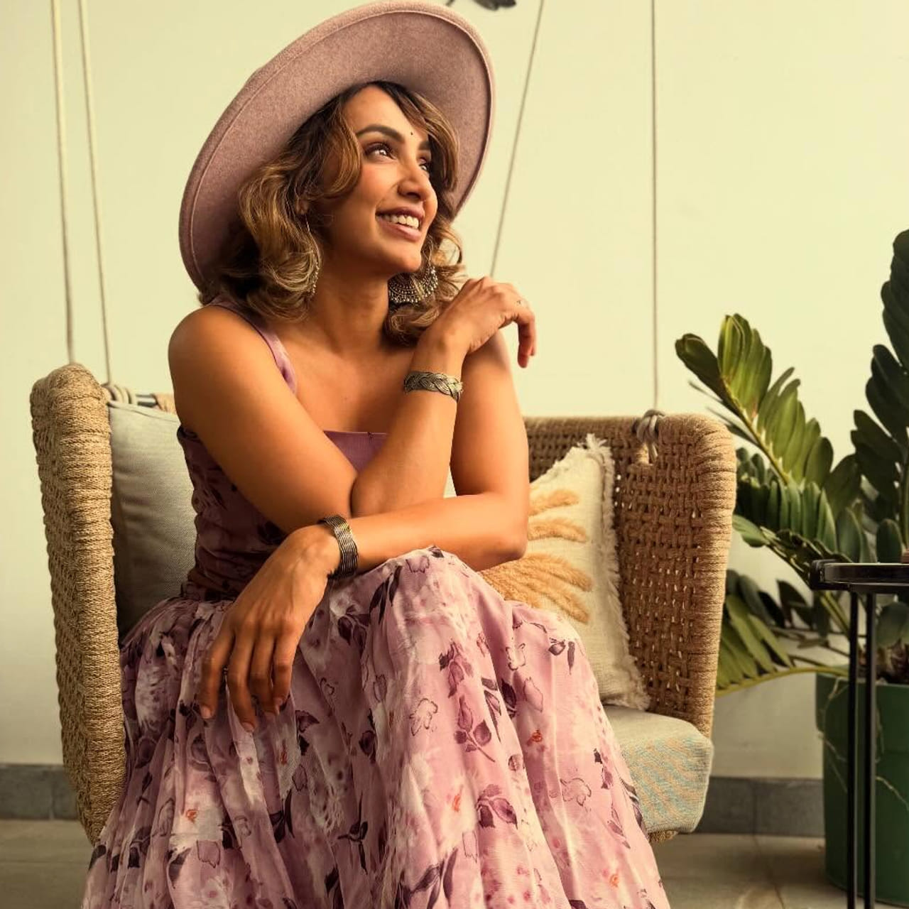 చాలా మంది చైల్డ్ ఆర్టిస్ట్ ఇప్పుడు హీరోలుగా, హీరోయిన్స్ గా రాణిస్తున్నారు. ఇప్పటికే చాలా మంది చైల్డ్ ఆర్టిస్ట్ లు హీరోలుగా హీరోయిన్స్ గా రాణిస్తున్నారు. తేజ సజ్జ, కావ్య కళ్యాణ్ రామ్, నిత్యా శర్మ ఇలా చాలా మంది ఇప్పుడు సినిమాలతో బిజీగా ఉన్నారు.