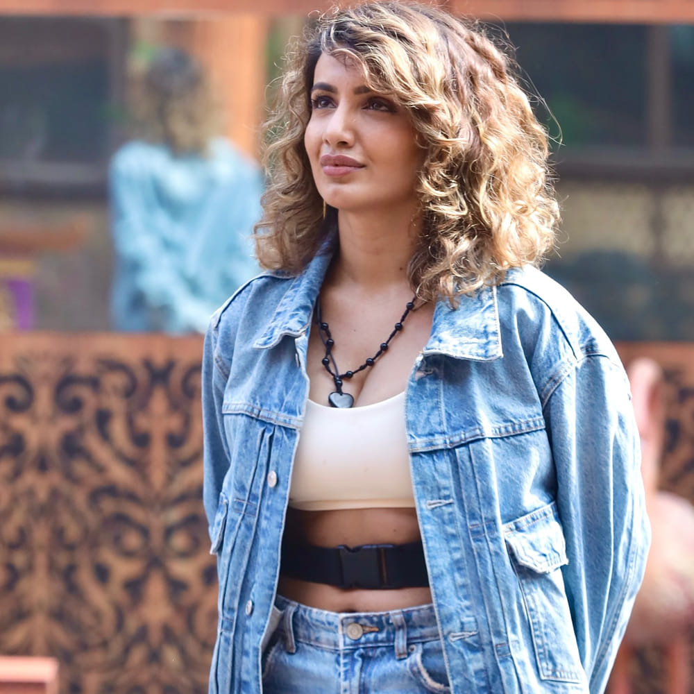 బిగ్ బాస్ హౌజ్ లో అడుగు పెట్టి బుల్లితెర ఆడియెన్స్ కు చేరువైన తేజస్వి మదివాడ ప్రస్తుతం టీవీ షోలతో బిజీబిజీగా ఉంటోంది. అలాగే పలు సినిమా ఈవెంట్స్ లోనూ సందడి చేస్తోంటోంది. ఇక సోషల్ మీడియాలో ఫుల్ యాక్టివ్ గా ఉంటుందీ అమ్మడు.