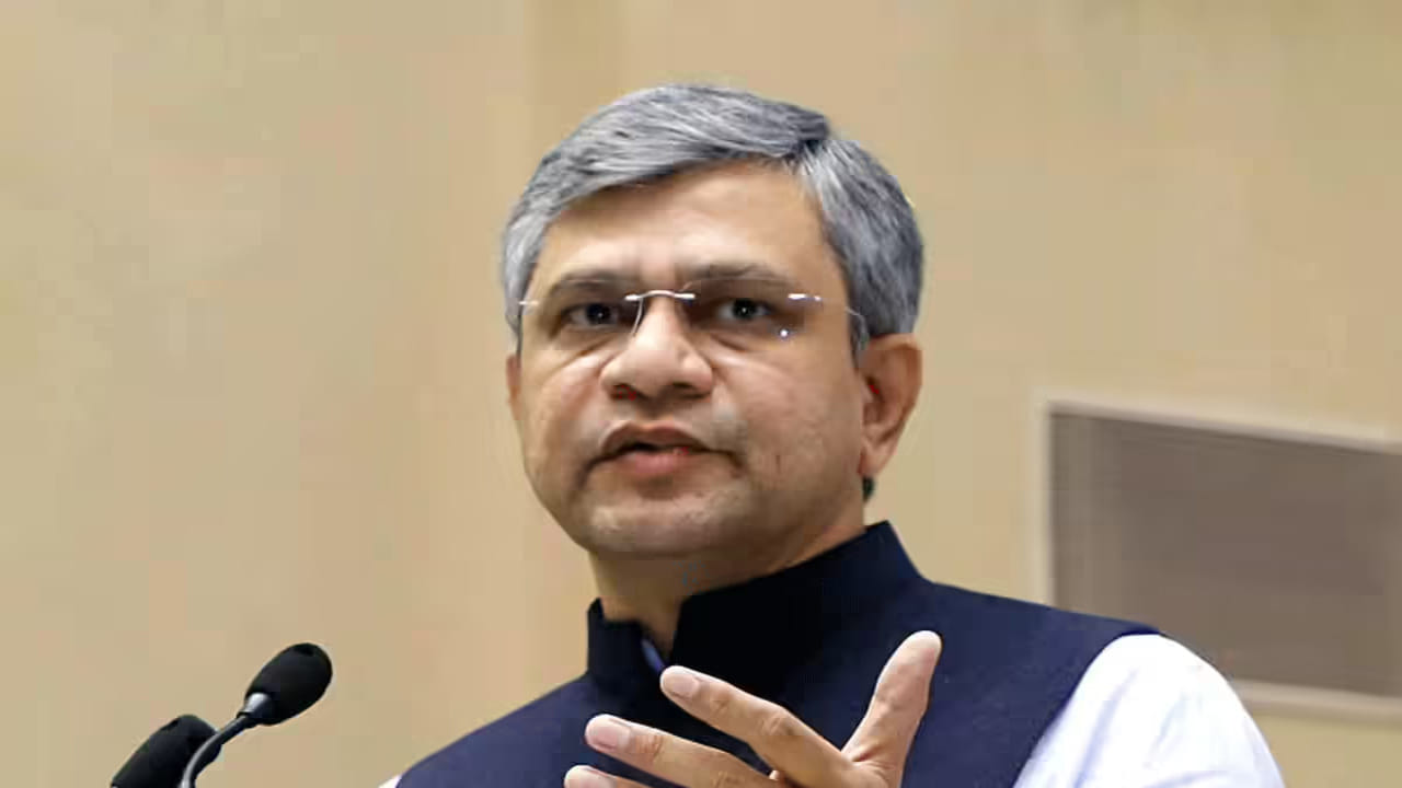 కాచిగూడ-జగ్గయ్యపేట రైల్వే లైన్ 250 కిలోమీటర్లు ఉండనుండగా.. పటాన్ చెర్వు-ఆదిలాబాద్ లైన్ 320 కి.మీ ఉంటుంది. ఇక వికారాబాద్-కృష్ణా రైల్వే లైన్ 122 కిలోమీటర్ల పొడవు ఉండనుండగా..గద్వాల్-డోర్నకల్ కల్వకుర్తి మీదుగా వెళ్లనుంది. ఈ రైల్వే లైన్ 316 కి.మీ, బోధన్-లాతూర్ లైన్ 128 కిలోమీటర్లు ఉంటుంది. ఇక అక్కన్నపేట బై పాస్ 128 కి.మీ ఉంటుందని అశ్విని వైష్ణవ్ లోక్‌సభలో పేర్కొన్నారు.
