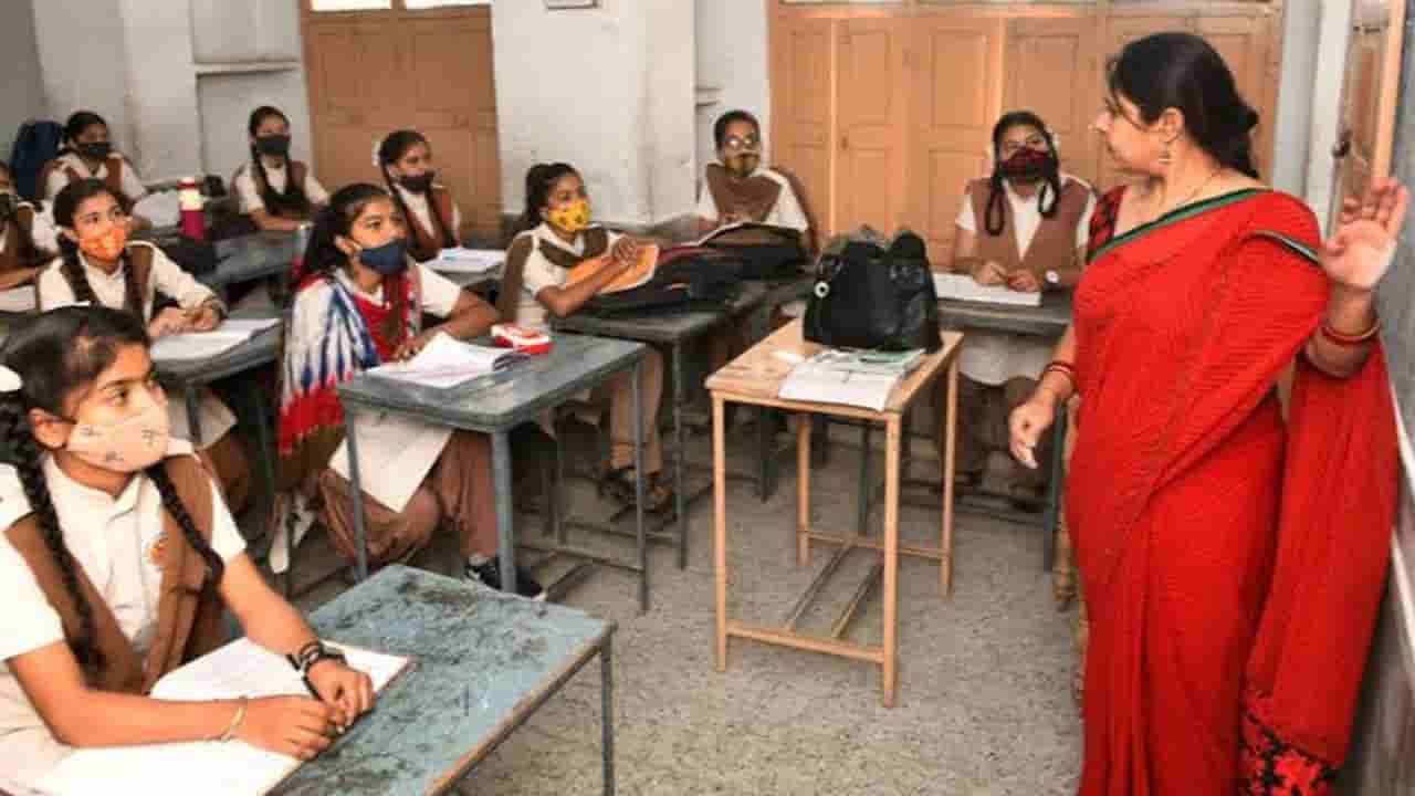 Telangana: టీచర్లకు బ్యాడ్ న్యూస్.. పదోన్నతులు విషయంలో సర్కార్ సంచలన నిర్ణయం!