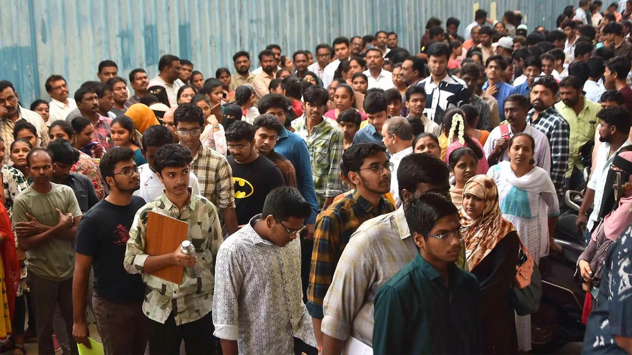 Inter Exams 2026: సంస్కృతం బదులు హిందీ ప్రశ్నపత్రం.. ఇంటర్ పరీక్షల తొలి రోజే అపశృతి!