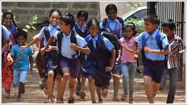 School Holidays: విద్యార్థులు ఎగిరి గంతేసే వార్త.. వారంలో 4 రోజుల పాటు స్కూళ్లకు సెలవులు!