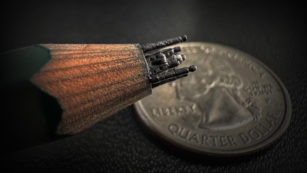 ఇప్పటికే అనేక దేవతామూర్తుల విగ్రహాలు, కళారూపాలను పెన్సిల్ మొనపై చెక్కి ప్రశంసలు అందుకుని గిన్నిస్ బుక్ ఆఫ్ రికార్డ్‌తో పాటు అనేక అవార్డులు సొంతం చేసుకున్న వెంకటేష్..  పెన్సిల్‌పై చెక్కిన ఈ అద్భుతమైన కళాఖండం తాజ్ మహల్ అందర్నీ ఆశ్చర్యపరుస్తుంది.