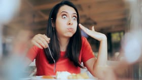 తినేప్పుడు ఫుల్‌గా చెమటలు పడుతున్నాయా?.. అసలు కారణం ఇదే కావచ్చు