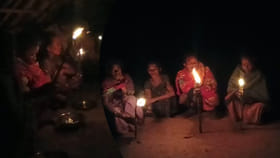 హలో సారూ.. మాకు కరెంట్ లేదండి... కనికరించరూ..! కాగడాలతో..