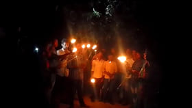 హలో సారూ.. మాకు కరెంట్ లేదండి... కనికరించరూ..! కాగడాలతో..