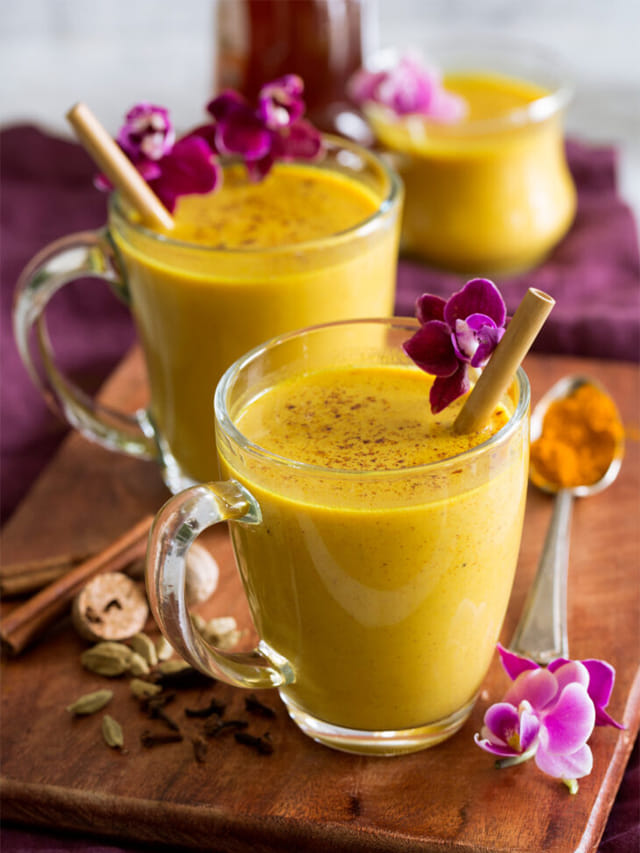 ఈ టైంలో పసుపు పాలు తాగితే విషం మింగినట్లే..!