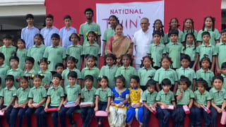 కలెక్టర్ గారే టీచర్.. ఆ పాఠశాల విద్యార్థులకు పాఠాలు చెబుతూ..